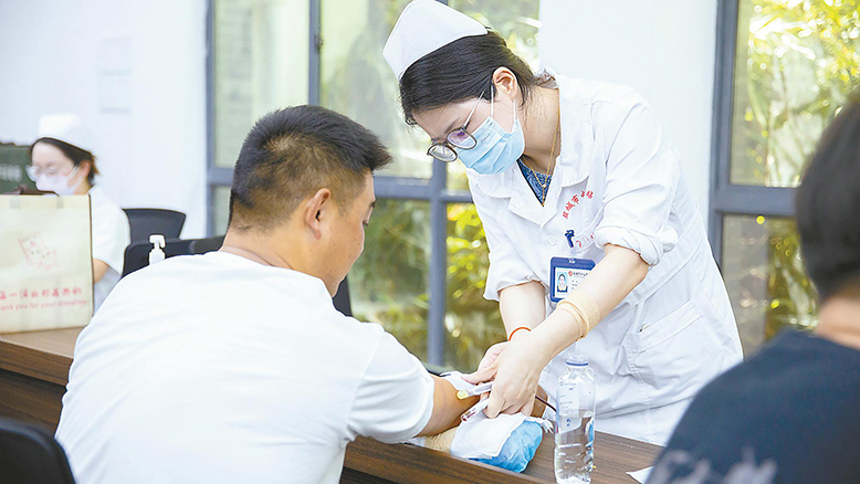 濱海港片區(qū)組織轄區(qū)群眾開展無(wú)償獻(xiàn)血活動(dòng)