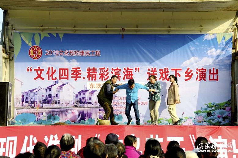 “文化四季，精彩濱?！彼蛻蛳锣l(xiāng)活動走進(jìn)東坎街道花園社區(qū)