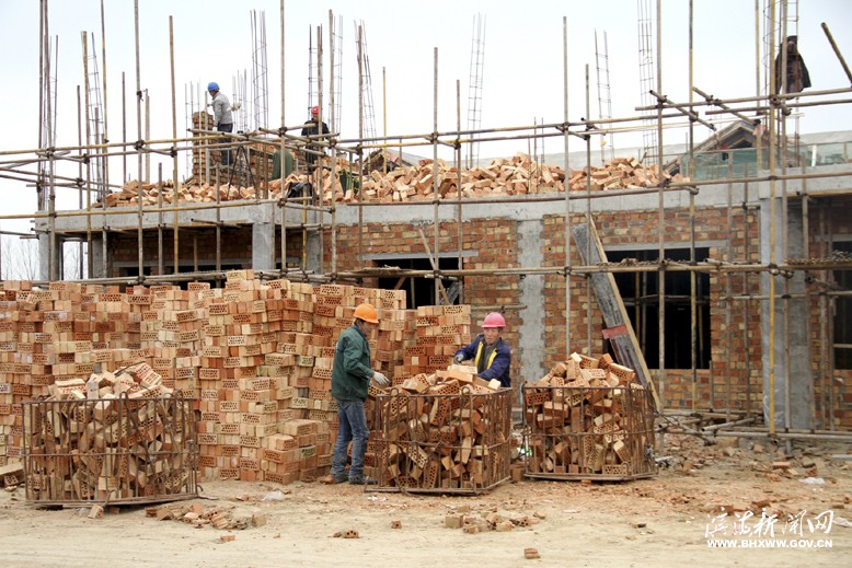 正在加緊建設中的坎北街道果林村農(nóng)民集中居住點