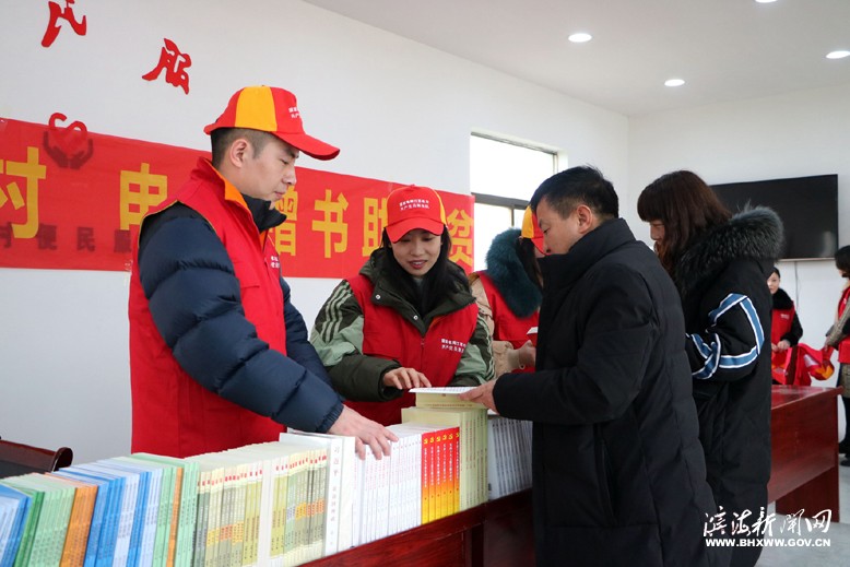 縣供電公司組織志愿者開(kāi)展學(xué)雷鋒活動(dòng)