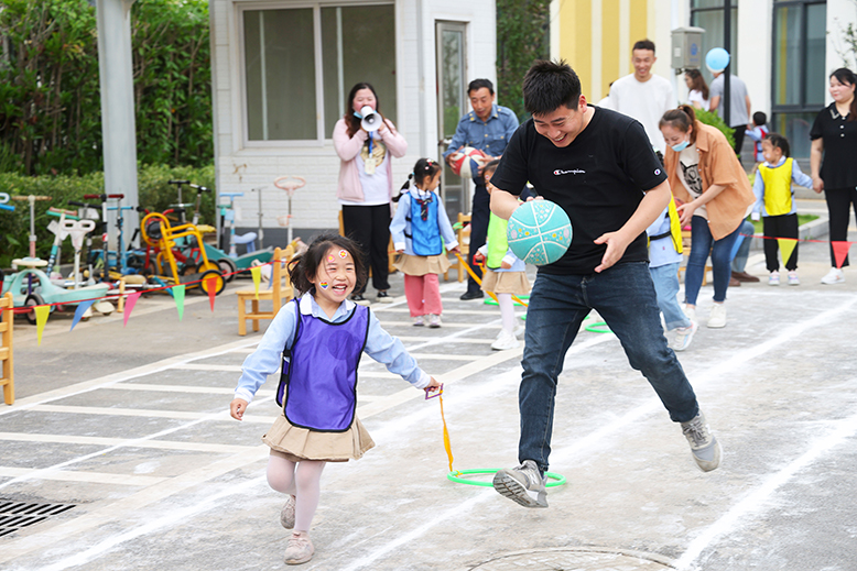 縣幼兒園向陽分園舉辦親子運(yùn)動(dòng)會