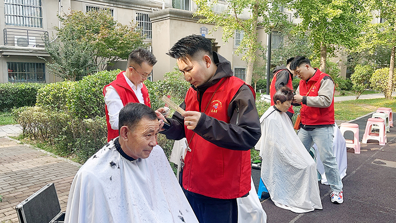 東坎街道景湖社區(qū)開展重陽(yáng)節(jié)活動(dòng)