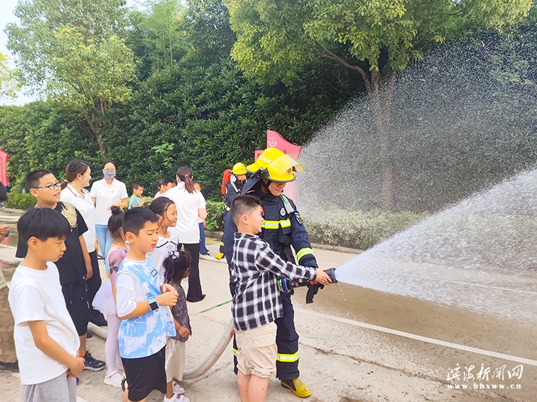 “七彩的夏日——‘童’行消防站，致敬火焰藍(lán)”研學(xué)活動(dòng)